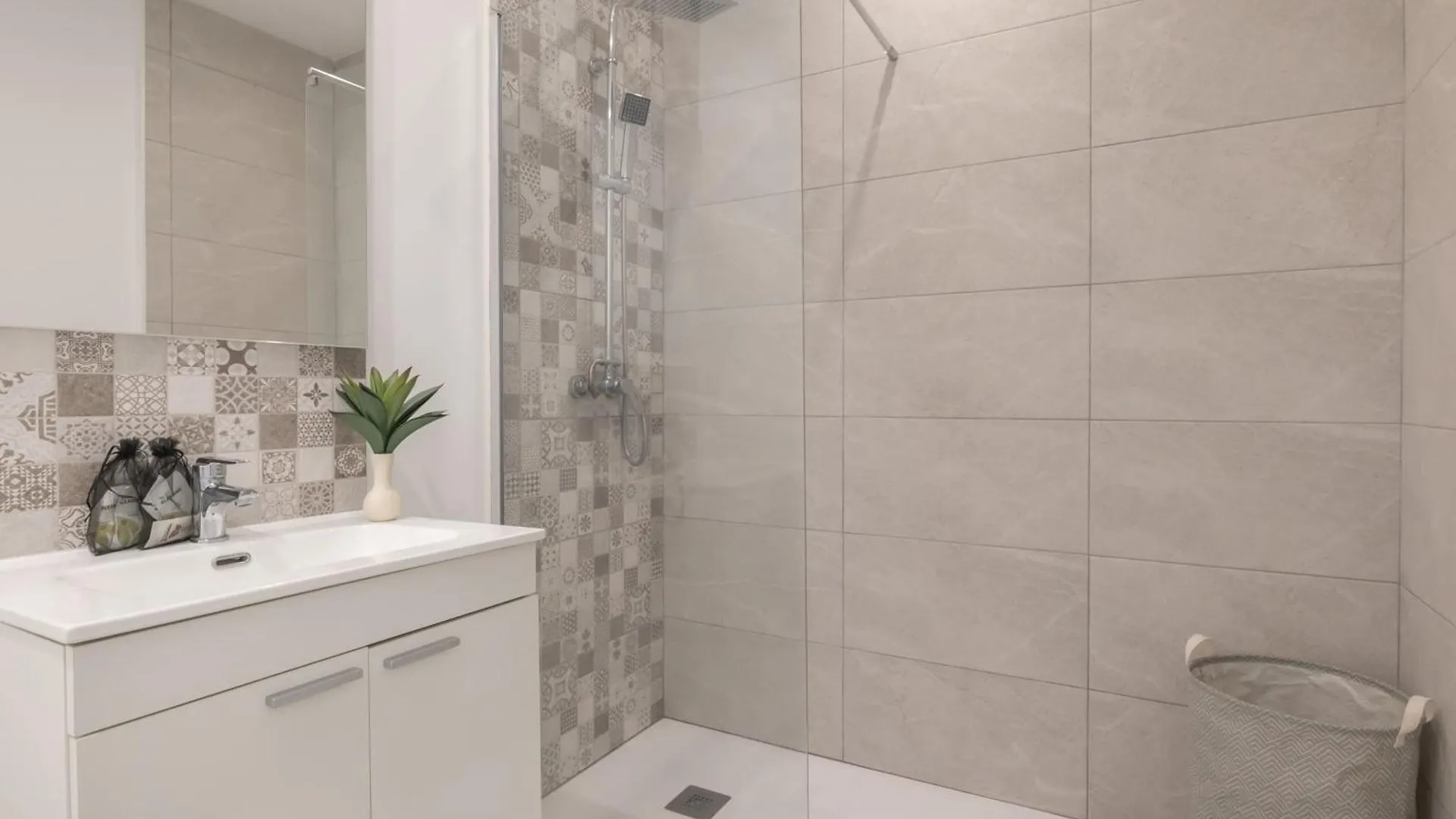 Apartamentos New Market L-Ll Marbella 0*,  Spain